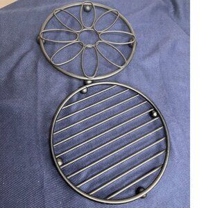 Set Of 2 Black Metal Trivets Round Flower & Grid Design Heat Resistant